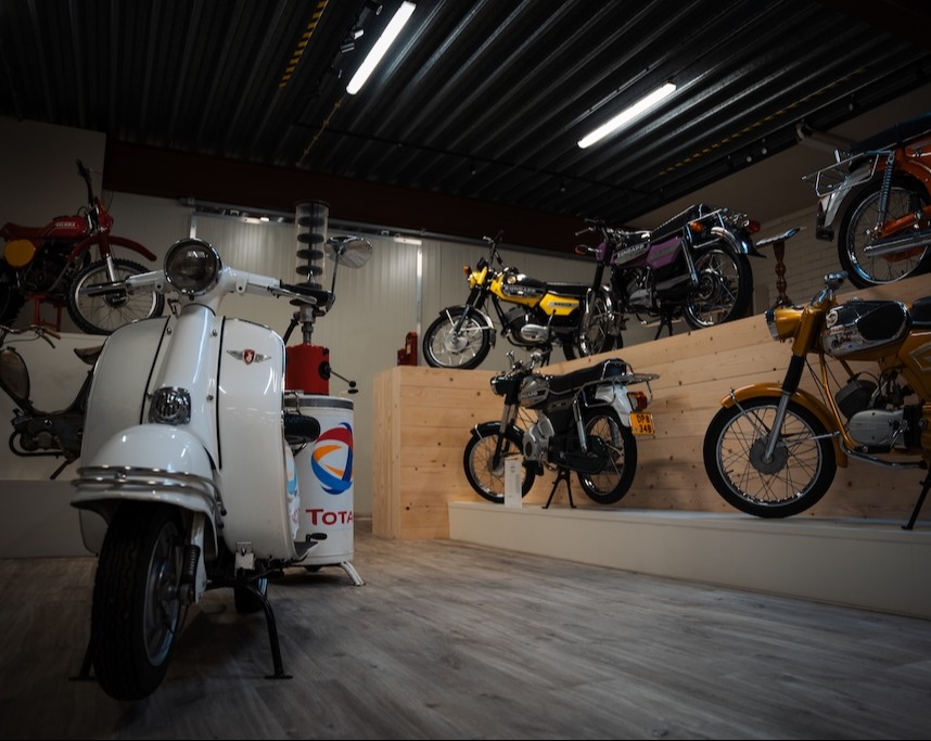 Content 11_content_image_1767779996324610940.jpg Receptionist | Crevo Cars